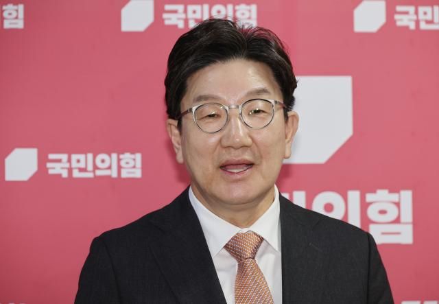이재명 후보 상고심 선고 후 브리핑하는 권성동 원내대표 서울연합뉴스 박동주 기자 국민의힘 권성동 원내대표가 1일 서울 여의도 국회에서 더불어민주당 이재명 대선후보의 공직선거법 위반 혐의 사건에 관한 대법원 상고심 선고 후 브리핑하고 있다 202551 pdj6635ynacokr2025-05-01 154905 저작권자 ⓒ ㈜연합뉴스 무단 전재 재배포 금지 AI 학습 및 활용 금지저작권자 ⓒ ㈜연합뉴스 무단 전재 재배포 금지 AI 학습 및 활용 금지
