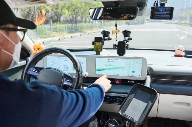 3년만에 누적 주행거리 66만km를 기록한 아이오닉 5와 차주 이영흠씨