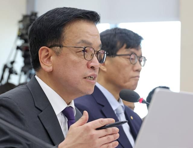 현안 보고하는 최상목 부총리 서울연합뉴스 류영석 기자 최상목 경제부총리 겸 기획재정부 장관이 30일 서울 국회에서 열린 기획재정위원회 전체회의에서 현안보고를 하고 있다 2025430 ondolynacokr2025-04-30 113459 저작권자 ⓒ ㈜연합뉴스 무단 전재 재배포 금지 AI 학습 및 활용 금지저작권자 ⓒ ㈜연합뉴스 무단 전재 재배포 금지 AI 학습 및 활용 금지