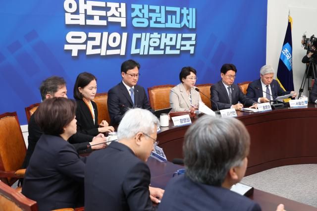 김선민 조국혁신당 당대표 권한대행이 7일 서울 여의도 국회에서 열린 최고위원회의에서 발언하고 있다 사진연합뉴스