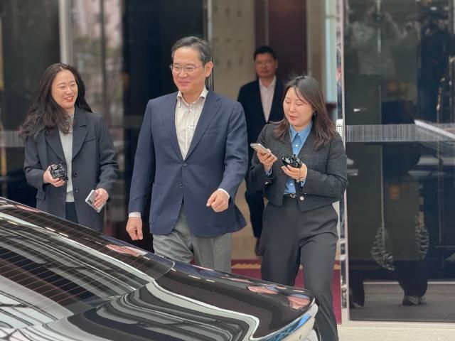 이재용 삼성전자 회장이 일본 출장을 마치고 서울김포비즈니스항공센터로 지난달 9일 귀국했다 사진이성진 기자