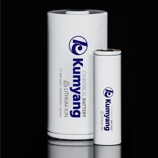 금양 4695 배터리왼쪽와 21700 배터리 사진금양 