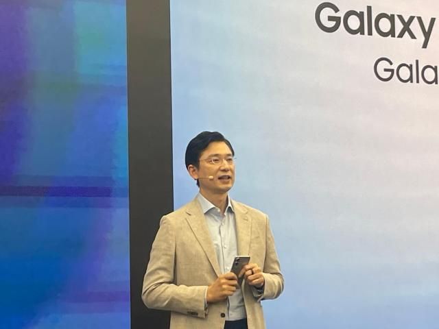 임성택 삼성전자 한국총괄 부사장이 13일 서울 서초구 삼성 강남에서 진행된 갤럭시 S25 엣지 미디어 브리핑에서 설명하고 있다 사진이효정 기자