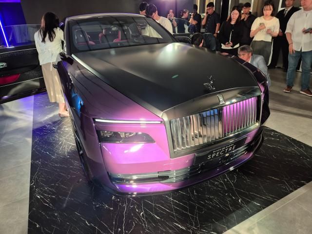 롤스로이스 블랙 배지 스펙터 사진윤선훈 기자