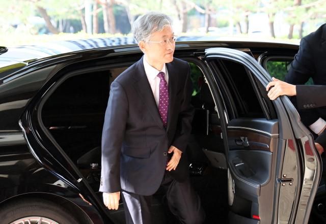 국회 법사위의 사법부 대선개입 의혹 진상규명 청문회가 예정된 14일 오전 조희대 대법원장이 서울 서초구 대법원으로 출근하고 있다 사진연합뉴스