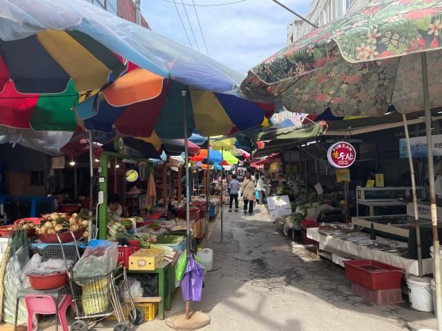 기자가 지난 14일 오후 방문한 경남 진주중앙시장은 손님이 거의 없어 한산한 모습을 보였다 사진이다희 기자