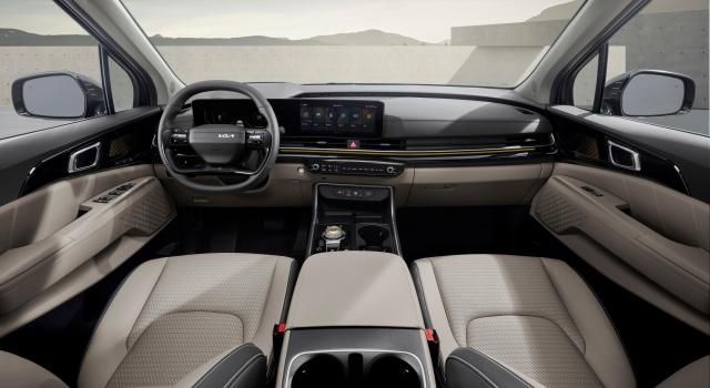 The 2025 카니발 내장