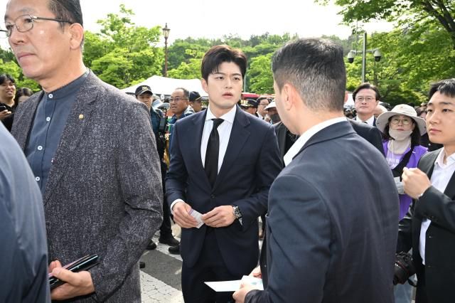 김용태 국민의힘 비상대책위원장이 18일 오전 광주 북구 5·18 민주묘지에서 열린 제45주년 5·18 민주화운동 기념식장으로 입장하고 있다 사진연합뉴스