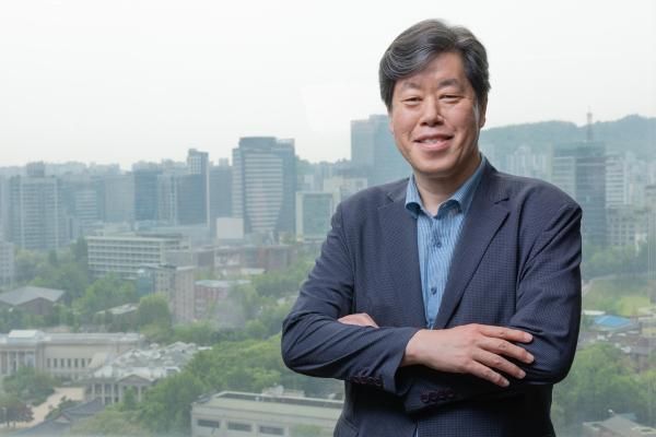 김의승 한국여행엑스포 조직위원장은 지난 16일 아주경제와 인터뷰에서 지방소멸의 해법으로 지역관광 활성화를 강조하며 “K-콘텐츠의 허브인 서울과 전통문화의 보고인 지역이 함께 시너지를 낸다면 한국도 충분히 가능성이 있다”고 강조했다 사진유대길 기자 dbeorlf123ajunewscom