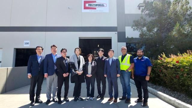 한진 경영진이 미주지점 고객사인 렉토실Rectorseal을 방문했다 왼쪽 네번째부터 조현민 사장 일곱번째 노삼석 대표이사 사장 