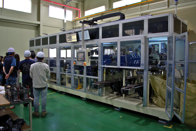 엠플러스 600PPM 고속 노칭 장비 사진엠플러스 