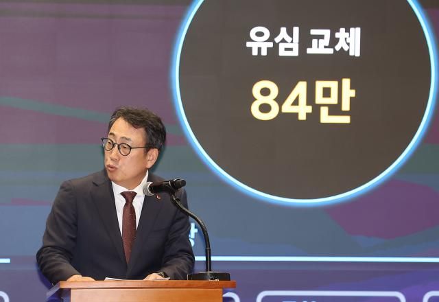 유영상 SK텔레콤 대표이사가 2일 서울 중구 SKT타워에서 열린 유심 정보 유출 관련 일일 브리핑에서 발언하고 있다 사진연합뉴스