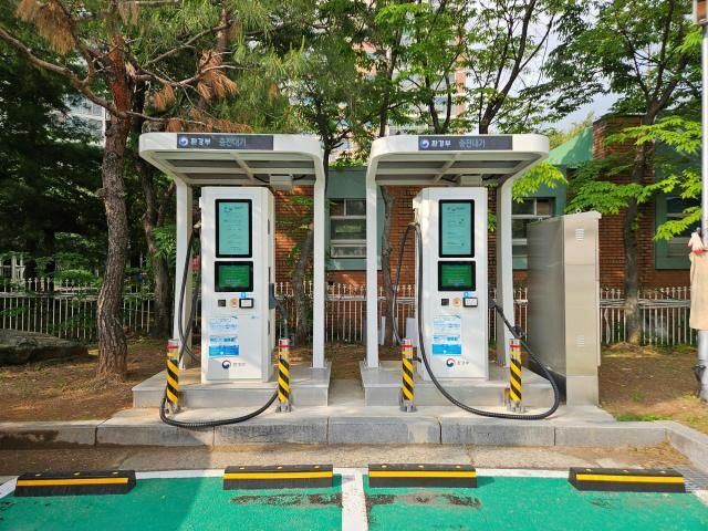 경기도 고양시 일산동구 한국노인인력개발원에 설치한 SK시그넷 전기차 충전기 사진SK시그넷