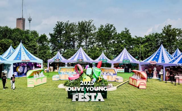 CJ올리브영이 오는 25일까지 한강 노들섬에서 진행하는 2025 올리브영 페스타 현장 사진CJ올리브영