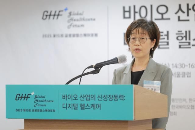 안영진 서울식약청장이 21일 오후 서울 중구 한국프레스센터에서 열린 2025 제15회 글로벌헬스케어포럼에서 축사를 하고 있다 20250521사진유대길 기자 dbeorlf123ajunewscom