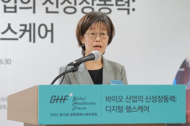 안영진 서울식약청장이 21일 오후 서울 중구 한국프레스센터에서 열린 2025 제15회 글로벌헬스케어포럼에서 축사를 하고 있다 20250521사진유대길 기자 dbeorlf123ajunewscom