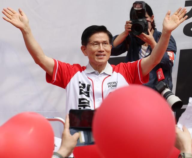 김문수 국민의힘 대선 후보가 21일 경기 김포시 사우문화체육광장에서 유세를 하고 있다 2025521 사진연합뉴스