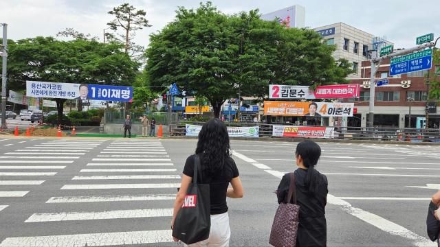 서울 용산구 인근에 이재명 더불어민주당 대선 후보와 김문수 국민의힘 후보 이준석 개혁신당 후보의 현수막이 걸려있다 사진김지윤 기자