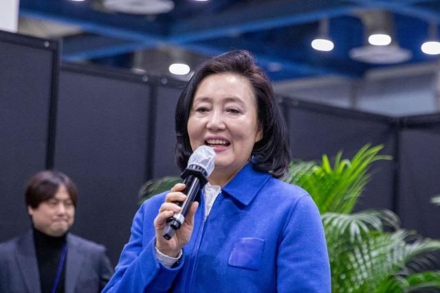 올해 1월 23일 박영선 전 중소벤처기업부 장관의 모습 사진사회관계망서비스 갈무리 