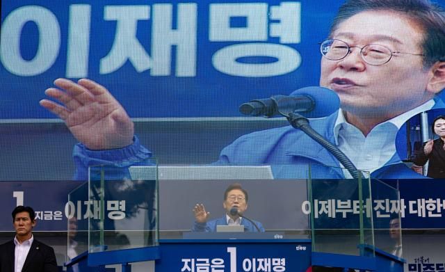이재명 더불어민주당 대선 후보가 22일 경남 양산워터파크공원에서 열린 집중유세에서 시민들에게 지지를 호소하며 발언하고 있다 사진연합뉴스