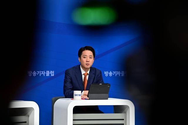 이준석 개혁신당 대선 후보가 26일 서울 양천구 한국방송회관에서 열린 한국방송기자클럽 초청 토론회에 참석해 있다 2025526 사진연합뉴스