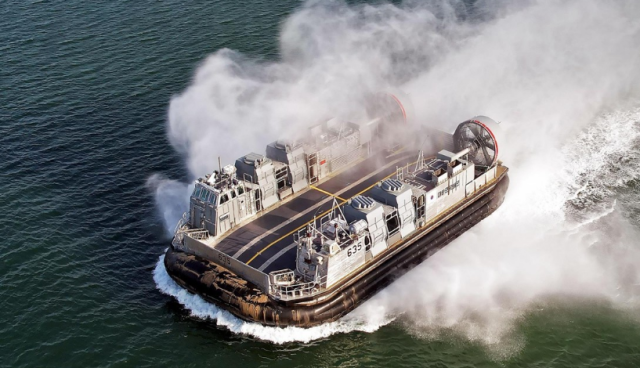 공기부양 고속상륙정 사진HJ중공업 