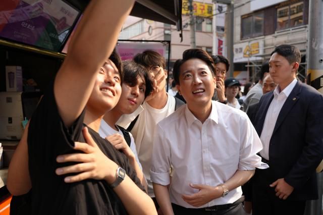 이준석 개혁신당 대통령선거 후보가 지난 29일 서울 고려대 정경대 후문에서 유세하고 있다 사진개혁신당 공보국 제공