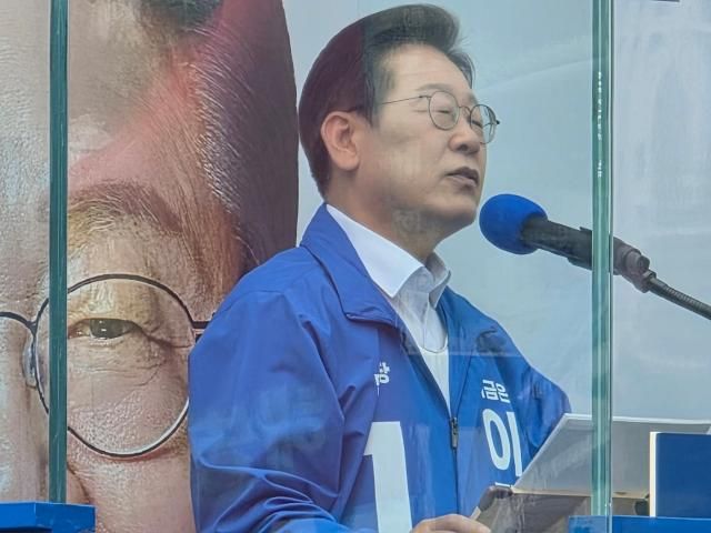이재명 더불어민주당 대선 후보가 31일 경기 평택 배다리생태공원에서 집중 유세 연설을 하고 있다 사진신진영 기자