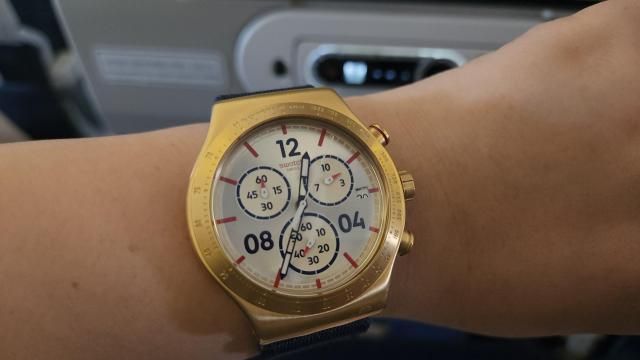 스와치 크로노 라인 중 캡틴스 드림을 착용한 모습 사진조현미 기자