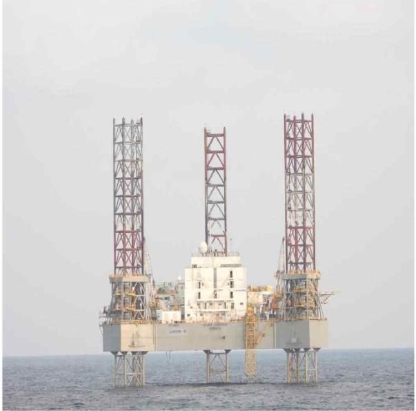 한중 양국의 200해리 배타적경제수역EEZ이 겹치는 서해 잠정조치수역에 중국이 2022년 일방적으로 관리시설이라며 설치한 석유 시추설비 형태의 구조물 사진을 국민의힘 엄태영 의원이 24일 공개했다 사진연합뉴스 엄태영 의원실