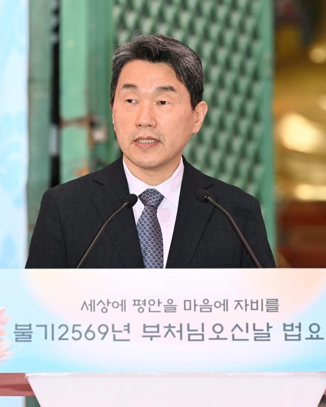 이주호 대통령 권한대행 부총리 겸 교육부 장관이 5일 서울 종로구 조계사에서 열린 불기 2569년 부처님오신날 봉축법요식에서 축사를 하고 있다 202555 사진연합뉴스