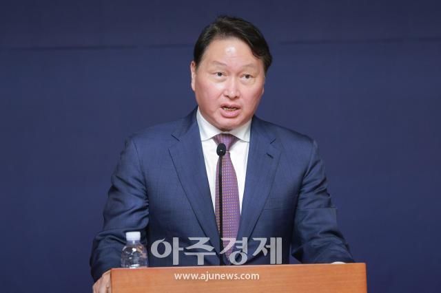 최태원 대한상공회의소 회장이 22일 오전 서울 여의도 국회 사랑재에서 열린 국회 미래산업포럼 발족식에서 기조연설을 하고 있다 20250422사진유대길 기자 dbeorlf123ajunewscom