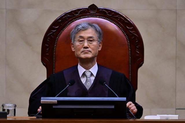 조희대 대법원장이 1일 오후 서울 서초구 대법원에서 이재명 더불어민주당 대선 후보의 공직선거법 위반 사건 상고심 선고를 위해 재판을 준비하고 있다사진연합뉴스