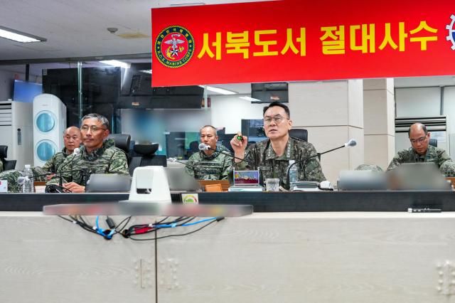 김명수 합참의장이 지난 4월 29일 6해병여단에서 작전지도를 하고 있다 사진합동참모본부