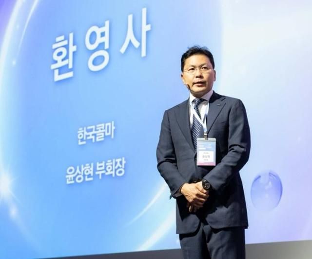 윤상현 콜마그룹 부회장이 27일 서울 삼성동 인터컨티넨탈 호텔에서 열린 아마존 K뷰티 콘퍼런스 셀러데이Seller Day에서 환영사를 하고 있다 사진한국콜마