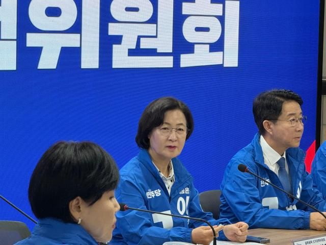 골목골목 선거대책위원회에서 총괄위원장을 맡은 추미애 의원이 골목골목 선거대책위원회 출범식에 참석하고 있다사진송승현 기자