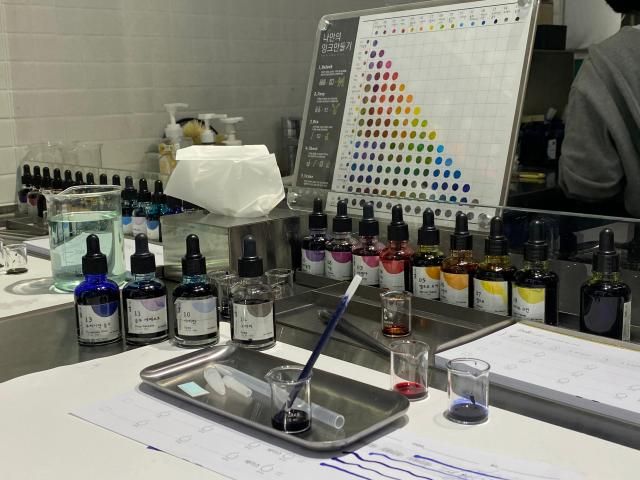 모나미스토어 성수점 잉크랩 제작 도구 사진정연우 기자