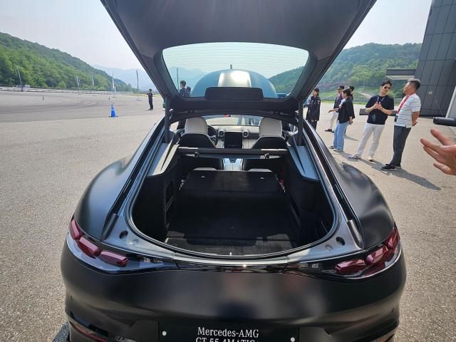 경기도 용인 AMG 스피드웨이에서 AMG GT 55 4MATIC+를 타고 직접 주행하는 모습사진벤츠 코리아