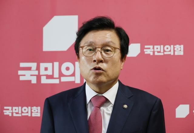 박형수 국민의힘 원내수석부대표가 9일 서울 여의도 국회에서 원내대표 선출 관련 선관위 첫 회의 결과 브리핑을 하고 있다 사진연합뉴스