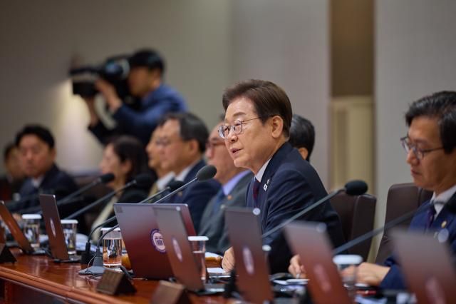 이재명 대통령이 10일 서울 용산 대통령실에서 국무회의를 주재하고 있다 사진대통령실