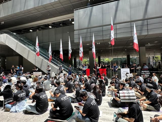 네이버 계열사 노동조합 공동성명은 11일 경기도 성남시 분당구에 위치한 네이버 1784 사옥에서 최인혁 테크비즈니스 부문 대표 선임을 반대하는 2차 집회를 개최했다 사진박진영 기자