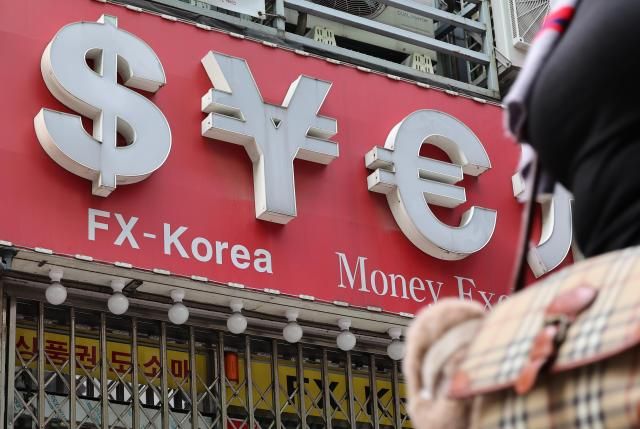 서울 중구 명동의 환전소 모습 사진연합뉴스