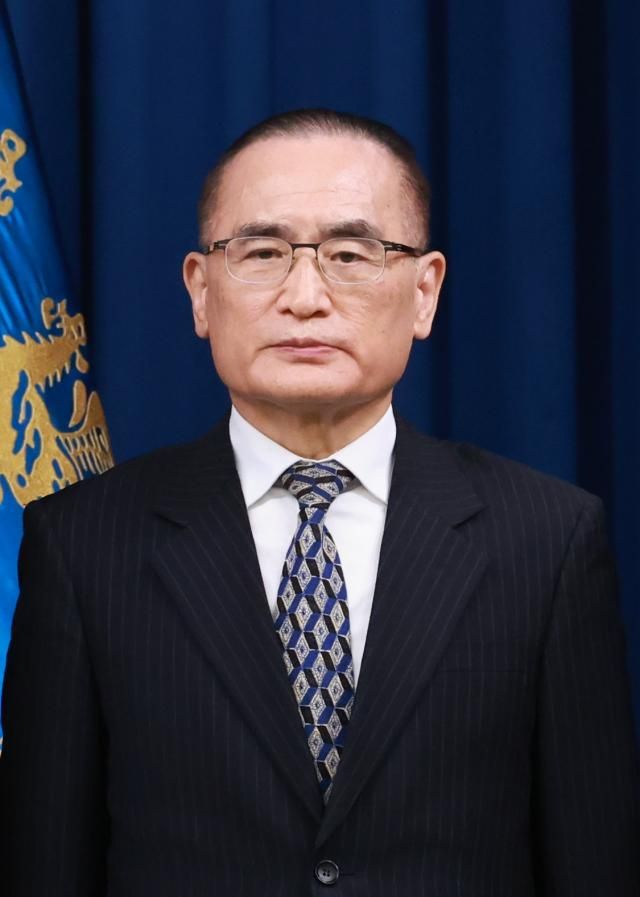 지난 4일 서울 용산 대통령실 청사에서 열린 이재명 정부 첫 인사브리핑에서 위성락 안보실장이 소개되고 있다 사진연합뉴스