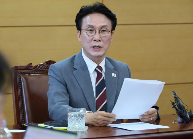 김민석 국무총리 후보자가 10일 서울 종로구 통의동 청문회 준비단 사무실에서 기자간담회를 하고 있다 