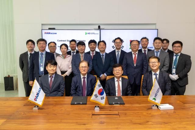 친환경 VLCC 신조 발주 계약 체결 기념 사진 