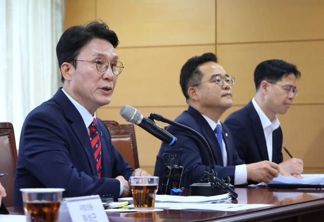 김민석 총리 후보자 식품·외식협회 만나 물가대책 모색 서울연합뉴스 이정훈 기자 김민석 국무총리 후보자가 14일 서울 종로구 통의동 금융감독연수원에 마련된 청문회 준비단 사무실에서 식품·외식업 협회와 전문가 등이 참석한 가운데 열린 밥상물가 안정을 위한 경청 간담회에서 발언하고 있다 2025613 uwg806ynacokr2025-06-13 112517 저작권자 ⓒ ㈜연합뉴스 무단 전재 재배포 금지 AI 학습 및 활용 금지저작권자 ⓒ ㈜연합뉴스 무단 전재 재배포 금지 AI 학습 및 활용 금지