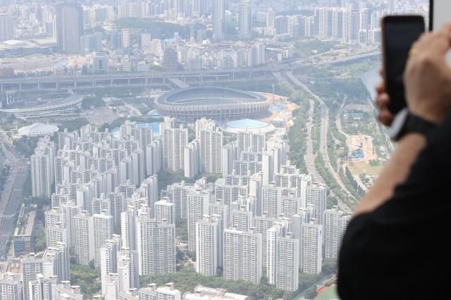 서울 송파구 서울스카이에서 본 일대 아파트 단지 사진연합뉴스