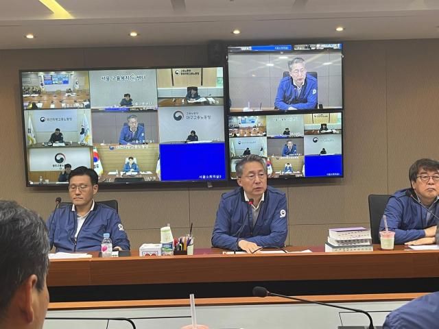 고용노동부는 16일 김민석 차관 주재로 노동산안 긴급점검회의를 개최했다 사진고용노동부