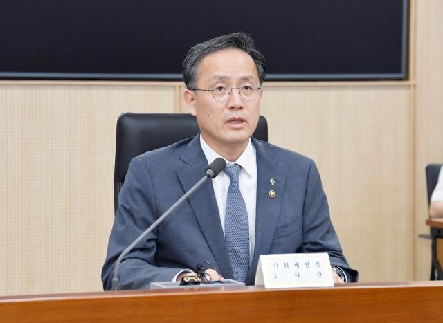 이형일 기획재정부 장관 직무대행 1차관이16일 오후 정부세종청사 중앙동에서 열린 제48차 물가관계차관회의를 주재하고 있다 사진기획재정부