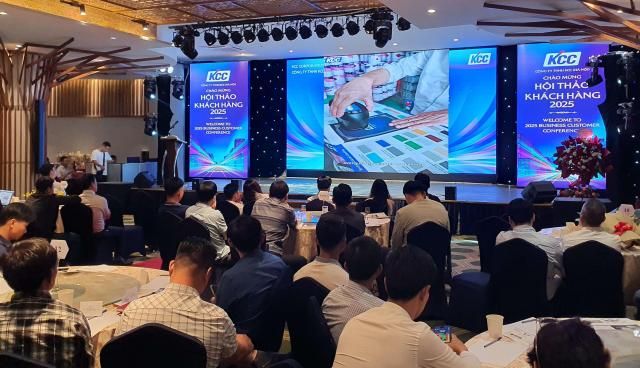 KCC가 지난 14일 베트남 하노이에서 도료 관련 업계 관계자들이 참석한 가운데 대규모 세미나를 개최했다 사진KCC